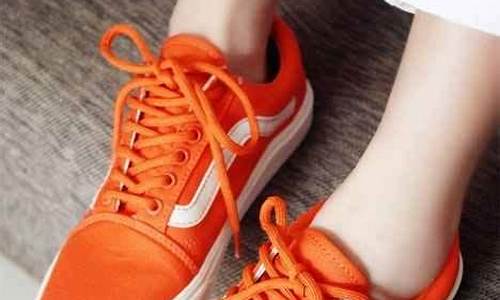 橘色鞋子搭配_橘色鞋子搭配什么颜色最佳图片